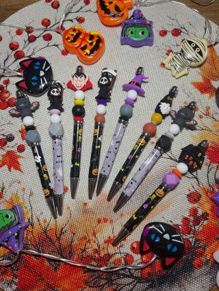 Letošní novinkou na e-shopu jsou sezonní Halloweenské propisky. 🎃👻 Již nyní je naleznete na www.createdbyveru.cz...